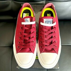 Unisex Converse, maroon/wht Men’s 5 Women’s 7